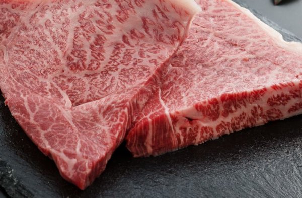 画像2: 極上近江牛ランプステーキ　200g×2枚 (2)