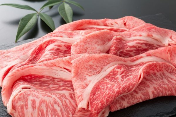 画像2: 極上近江牛すきしゃぶ用赤身（モモ）　500g (2)
